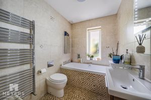 Main Bathroom- click for photo gallery
